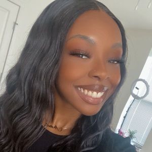 Meet your Posher, Arika